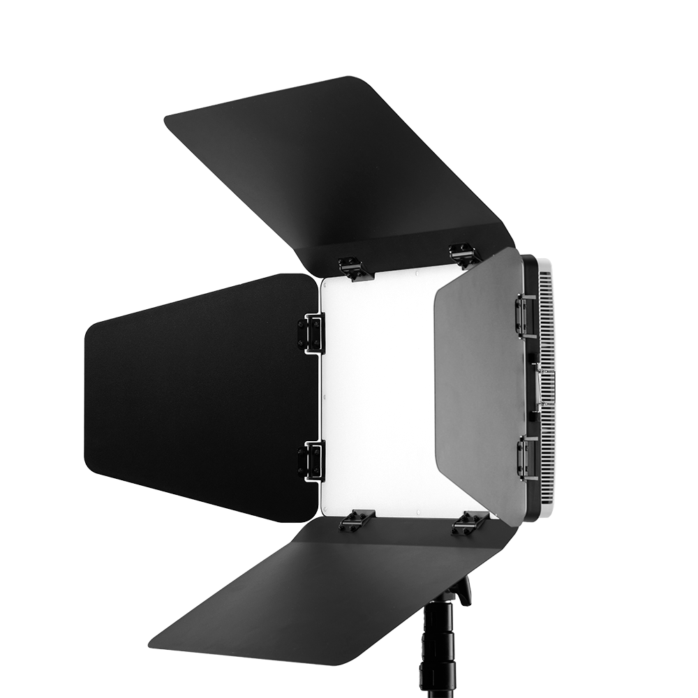 amaran Pano 120c Barndoor