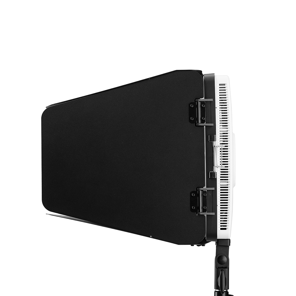 amaran Pano 120c Barndoor